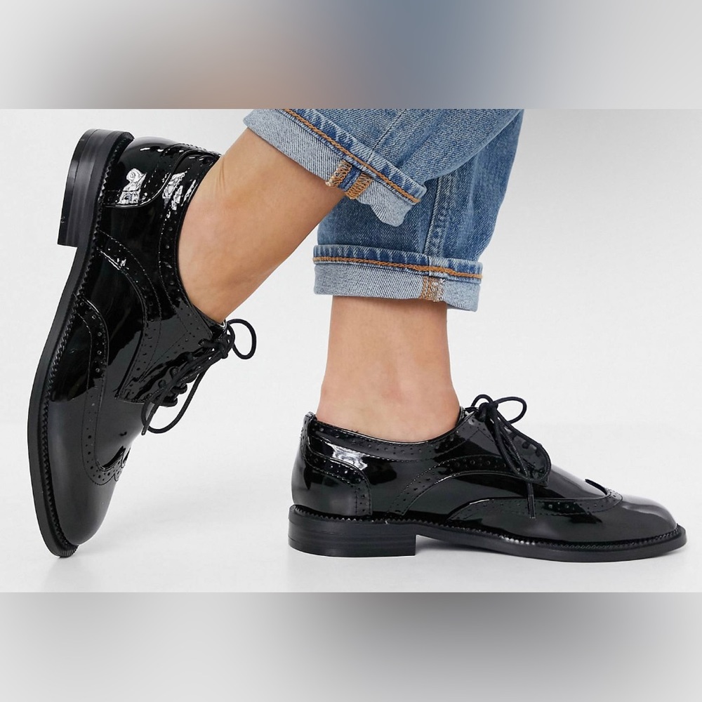Brand new ASOS design flat lace up shoes in black in size 7.